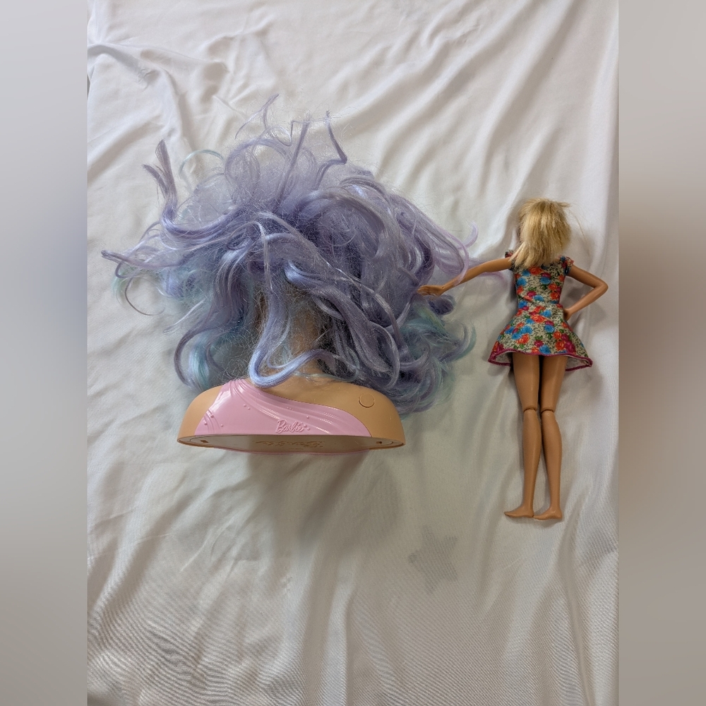 Barbie Lot - 2‎ Items - Picture 2 of 3